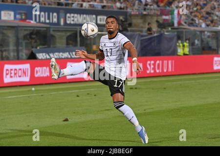 Bologna, Italien. 04.. Juni 2022. Benjamin HENRICHS (GER), Aktion, Einzelaktion, Einzelbild, Ausschnitt, Ganzkörperaufnahme, Vollfigur Fußball UEFA Nations League, Gruppenphase 1. Spieltag Italien (ITA) - Deutschland (GER) 1-1, am 4.. Juni 2022, Renato Dall `Ara Stadium Bologne Credit: dpa/Alamy Live News Stockfoto
